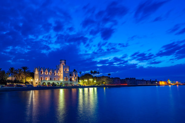 科斯希腊海滨市政厅之夜图片下载