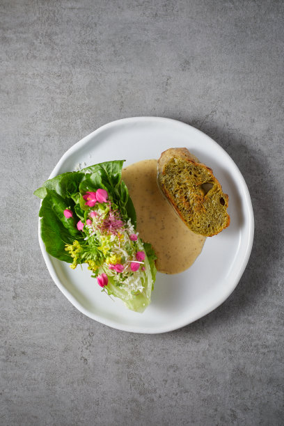 盘子里的美味佳肴图片下载