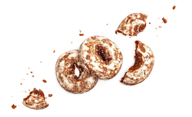 切碎的姜饼饼干与糖糖衣隔离在白色背景与剪辑路径顶部视图图片下载