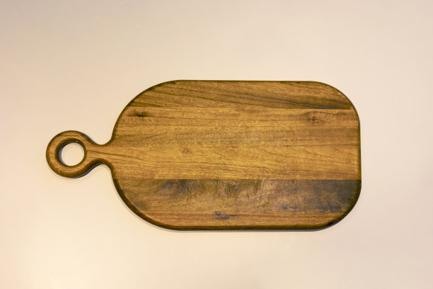 白色背景的木质砧板图片下载