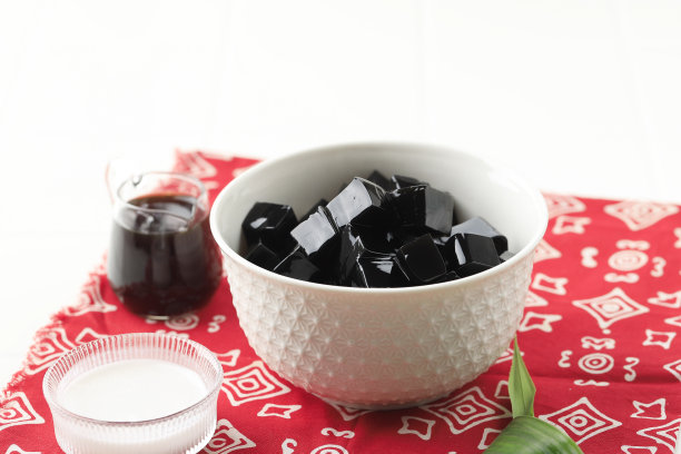 黑草果冻或叶草果冻。东南亚的甜点。图片下载