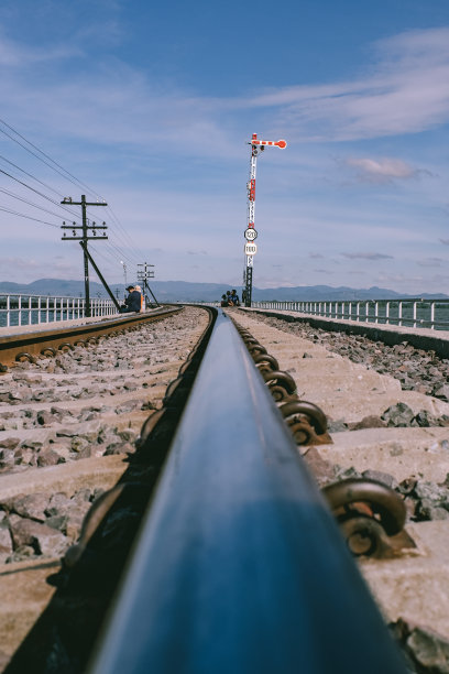 铁路列车穿越Pa轿子锻造图片下载