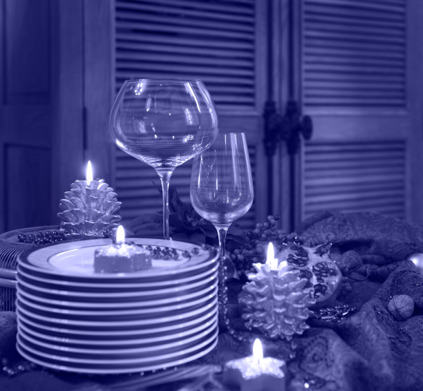 圣诞餐桌准备图片下载