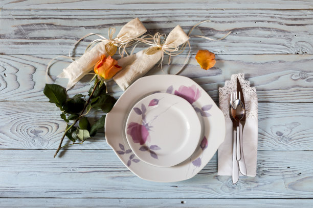 节日餐桌的设计图片下载