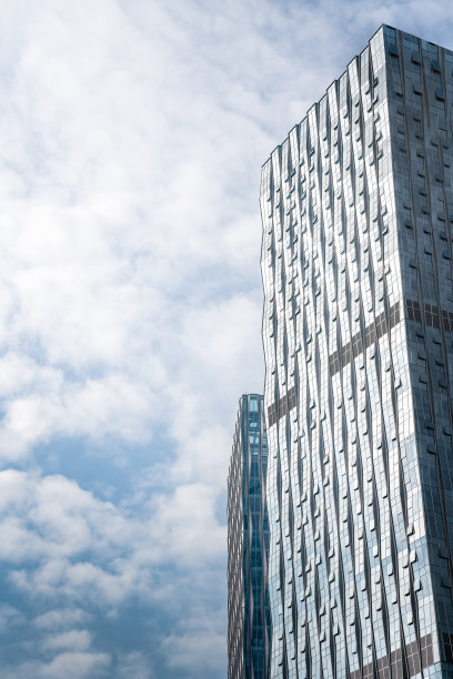 《阳光灿烂的日子》中的成都现代城市建筑图片下载