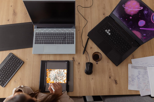 平面设计师的工作台图片下载