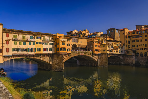 著名的庞特维奇奥桥与银匠商店在阿诺河，意大利佛罗伦萨图片下载