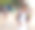 一个非裔美国男孩在放学后走在校园里图片下载