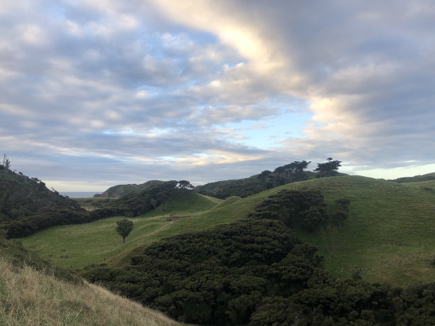 起伏的群山图片下载