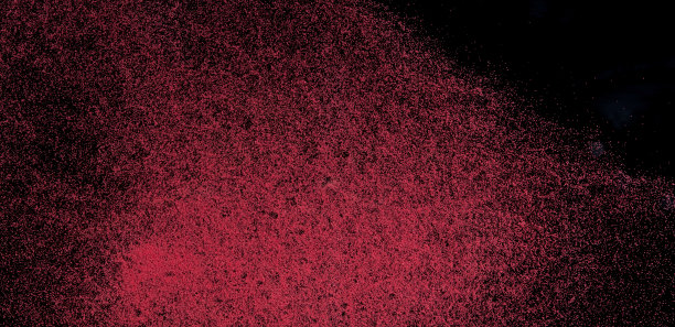 小尺寸红沙飞爆炸，血沙粒波爆炸。抽象的云飞。红色的沙子飞溅在空中。黑色背景隔离高速快门，抛出冻结停止图片下载