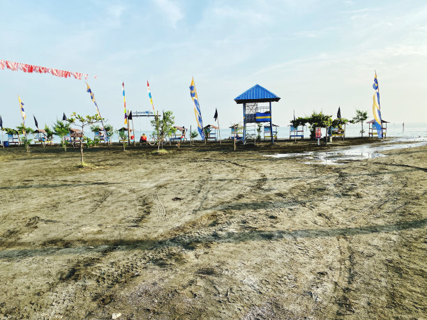 海边氛围与瞭望塔图片下载