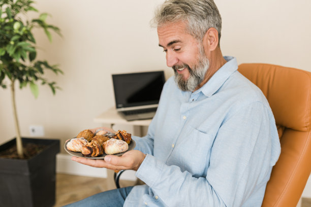 商人在办公室午休图片下载