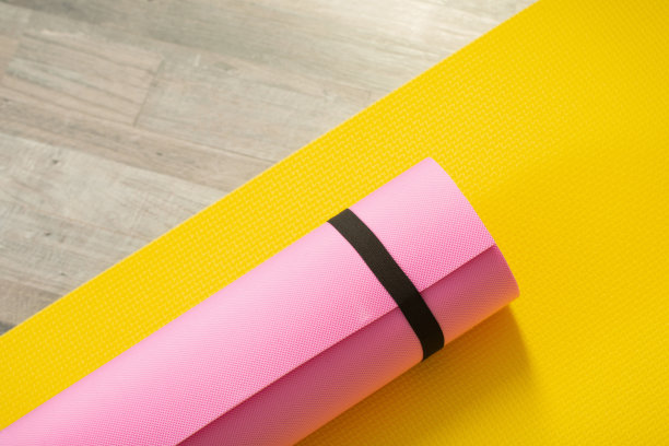 木质地板健身垫，健康运动理念图片下载