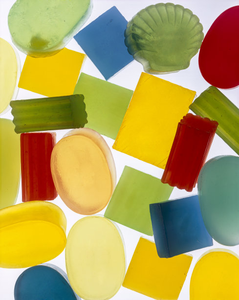 五彩缤纷的手工肥皂条。图片下载