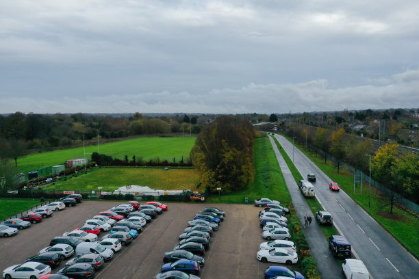 雨天和阴天的高角度城市景观图片下载