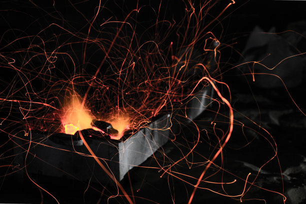 火焰飞溅图片下载