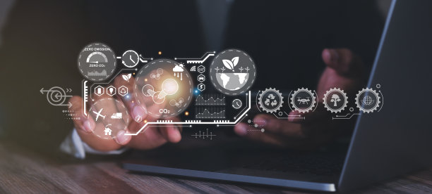 使用笔记本电脑和点击虚拟屏幕上的联系人图标(电子邮件，地址，实时聊天，wifi互联网)联系我们的工作或连接客户支持热线商人。图片下载