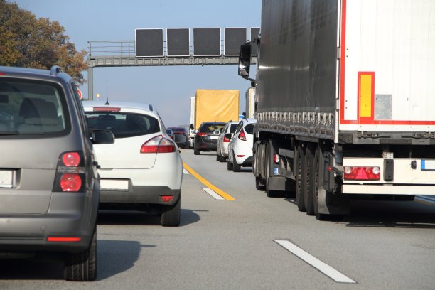 德国高速公路上的交通堵塞图片下载