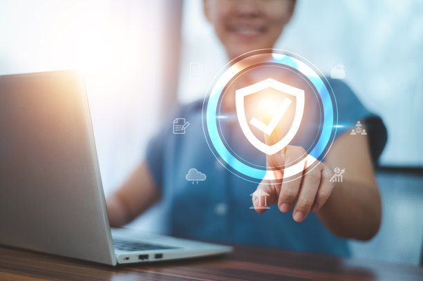 女性是投资于医疗保险和人寿保险的概念图片下载