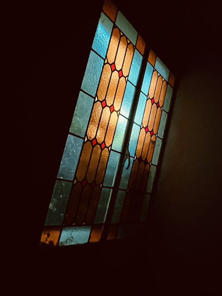 给玻璃窗上色1图片下载