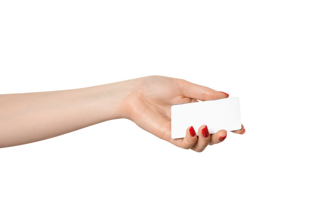 空白名片或塑料名片在女性手中，分开。红色的指甲。图片下载