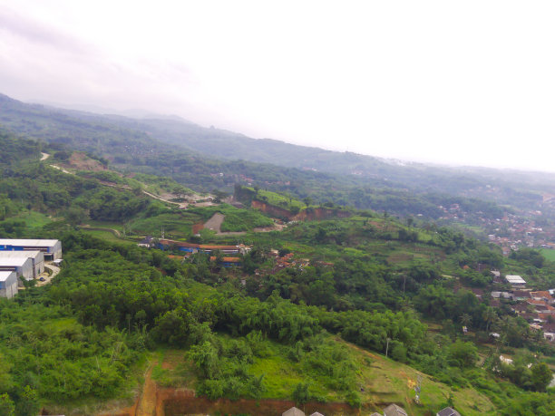 山坡上的小定居点图片下载