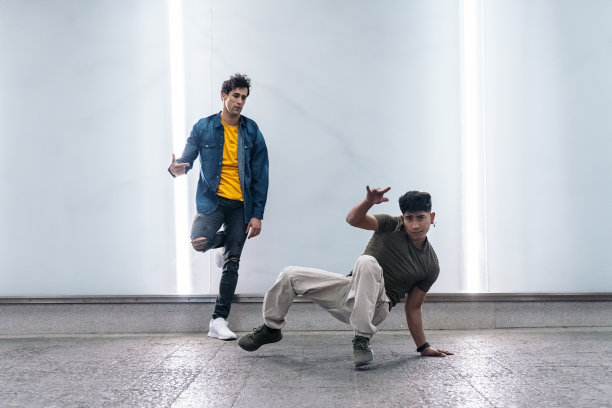 酷舞团队练习图片下载