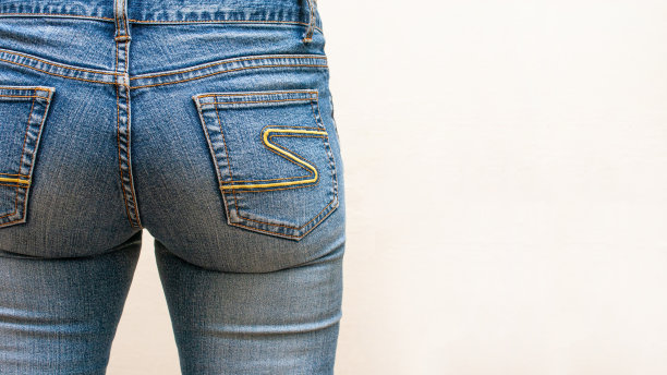 穿着紧身牛仔裤的美女屁股，近距离看图片下载