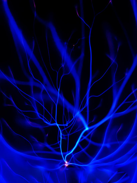 等离子球被隔离在黑色背景上图片下载