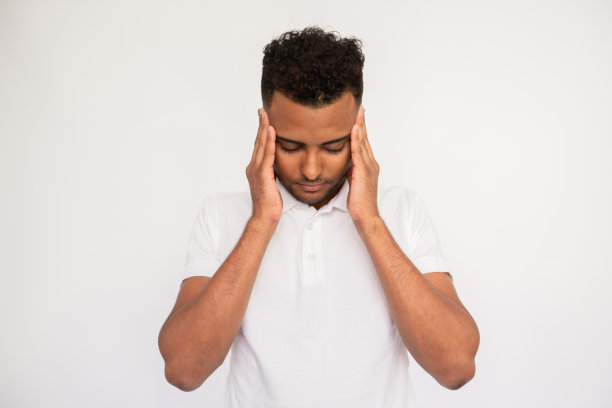 压力大的年轻人头痛图片下载