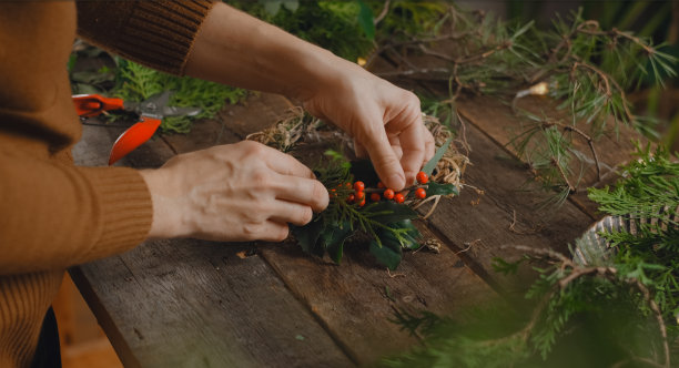 自制圣诞花环。图片下载
