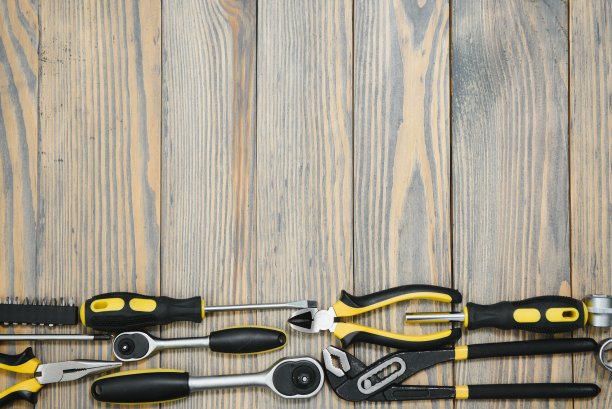 一套工具在木板上的文字空间图片下载