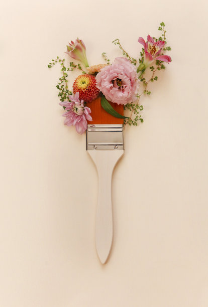 油漆刷与有机鲜花图片下载