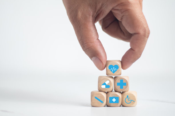 木块与医疗图标健康概念。治疗。图片下载