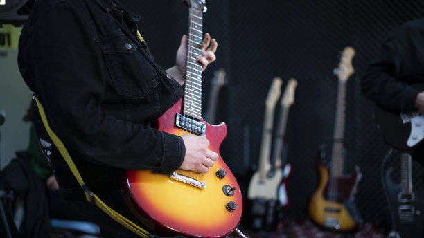 面目全非的电吉他手图片下载