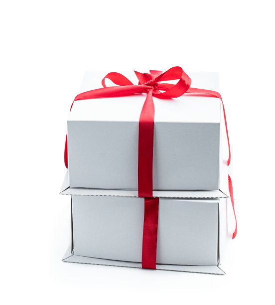一叠两个礼品盒，用红丝带包裹，孤立在白色上图片下载