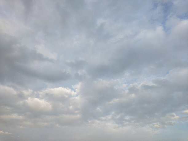 柔和的艺术云漂浮在傍晚的天空图片下载