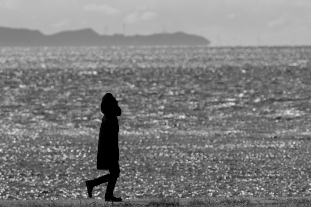 行走的人剪影图片下载