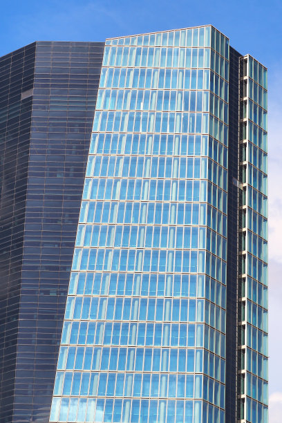 “CMA CGM”玻璃摩天大楼高147米，位于马赛商业区的中心，面向港口和地中海图片下载