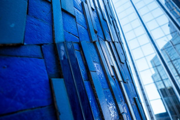 位于巴黎拉德芳斯金融区的现代建筑，图片下载