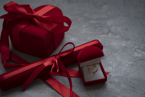 纸牌钻石戒指图片下载