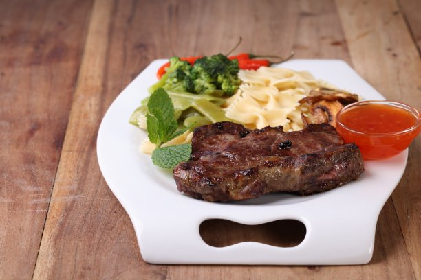 牛排和意大利面图片下载