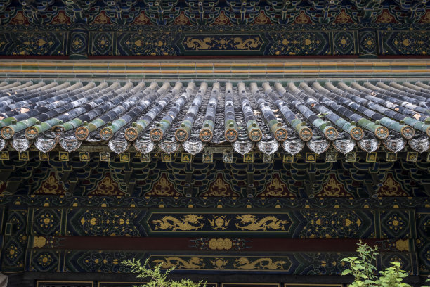 中国武当山道教圣地五龙寺的屋檐瓦片图片下载