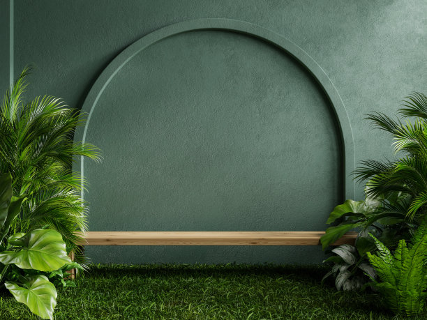 木制货架在热带森林产品展示和深绿色背景。图片下载