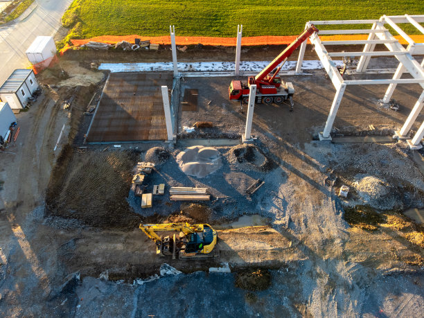 正在施工的预制混凝土骨架框架建筑，建筑现场，鸟瞰图图片下载