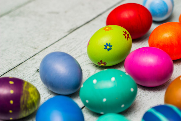 五颜六色的复活节彩蛋图片下载