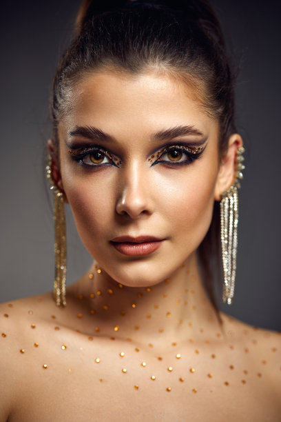 美丽明亮的眼妆与箭与水钻图片下载