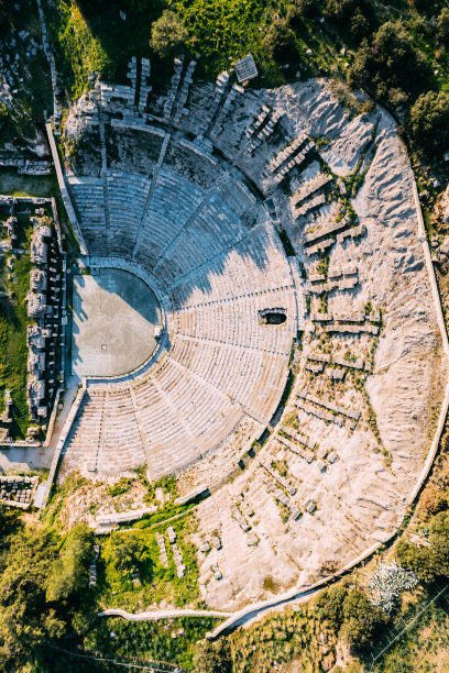 无人机观看古代圆形剧场图片下载