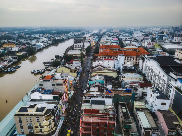 越南湄公河三角洲永隆市的无人机视图图片下载