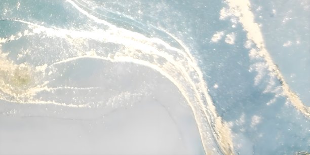 红色和蓝色的大理石漩涡或玛瑙液体大理石纹理的波纹图片下载